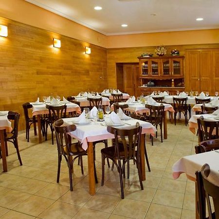 Hotel Restaurante La Casilla Кангас дел Нарсеа Екстериор снимка