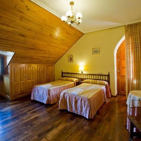Hotel Restaurante La Casilla Кангас дел Нарсеа Екстериор снимка