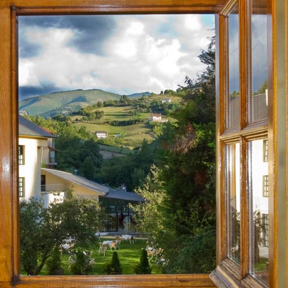 Hotel Restaurante La Casilla Кангас дел Нарсеа Екстериор снимка