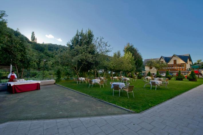 Hotel Restaurante La Casilla Кангас дел Нарсеа Екстериор снимка