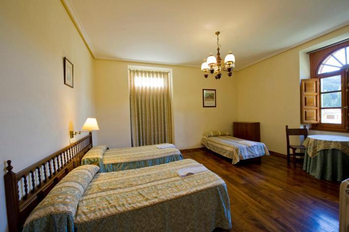 Hotel Restaurante La Casilla Кангас дел Нарсеа Стая снимка