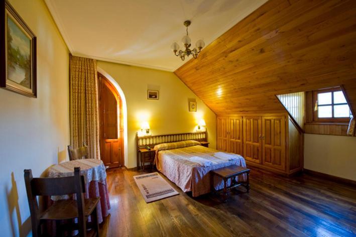 Hotel Restaurante La Casilla Кангас дел Нарсеа Стая снимка