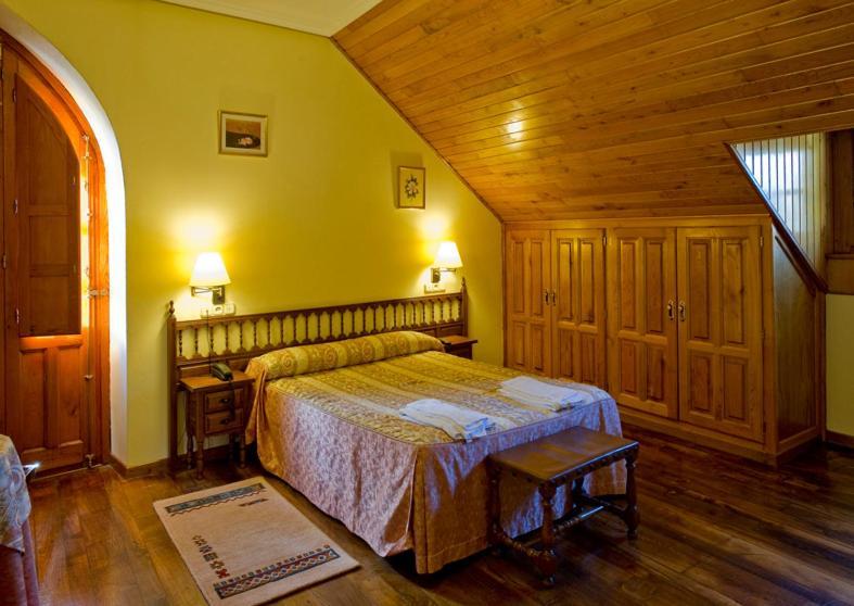 Hotel Restaurante La Casilla Кангас дел Нарсеа Стая снимка