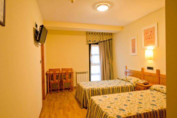Hotel Restaurante La Casilla Кангас дел Нарсеа Стая снимка