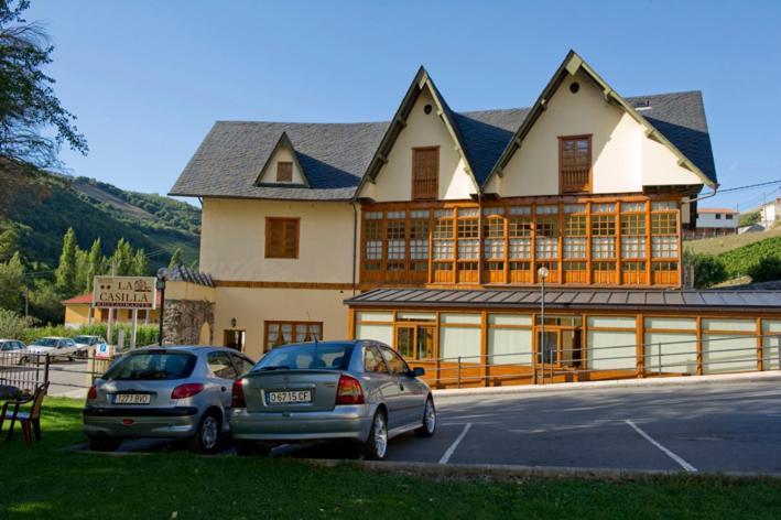 Hotel Restaurante La Casilla Кангас дел Нарсеа Екстериор снимка