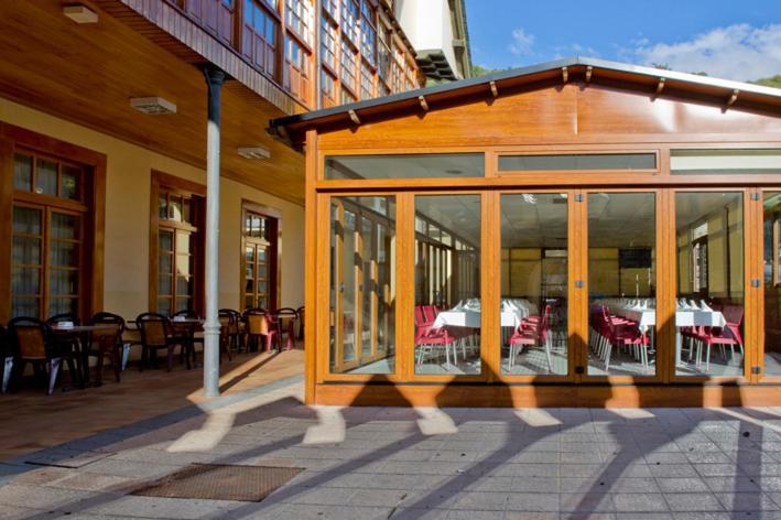 Hotel Restaurante La Casilla Кангас дел Нарсеа Екстериор снимка