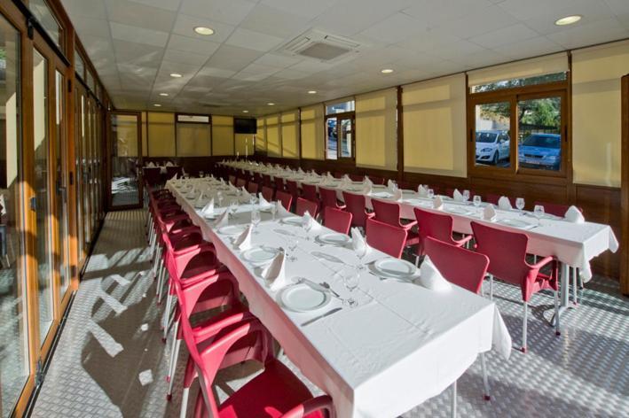 Hotel Restaurante La Casilla Кангас дел Нарсеа Екстериор снимка