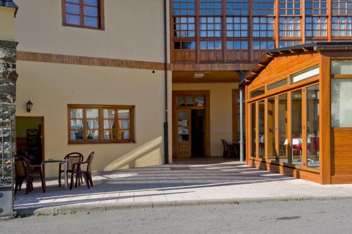 Hotel Restaurante La Casilla Кангас дел Нарсеа Екстериор снимка