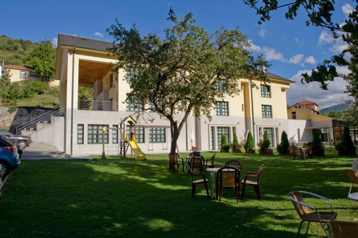 Hotel Restaurante La Casilla Кангас дел Нарсеа Екстериор снимка