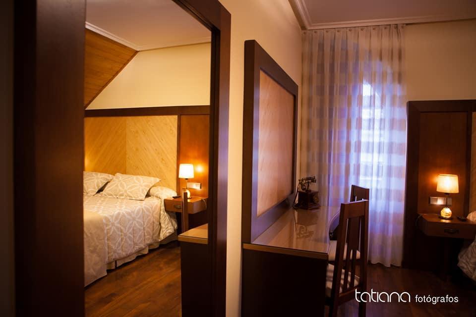 Hotel Restaurante La Casilla Кангас дел Нарсеа Екстериор снимка