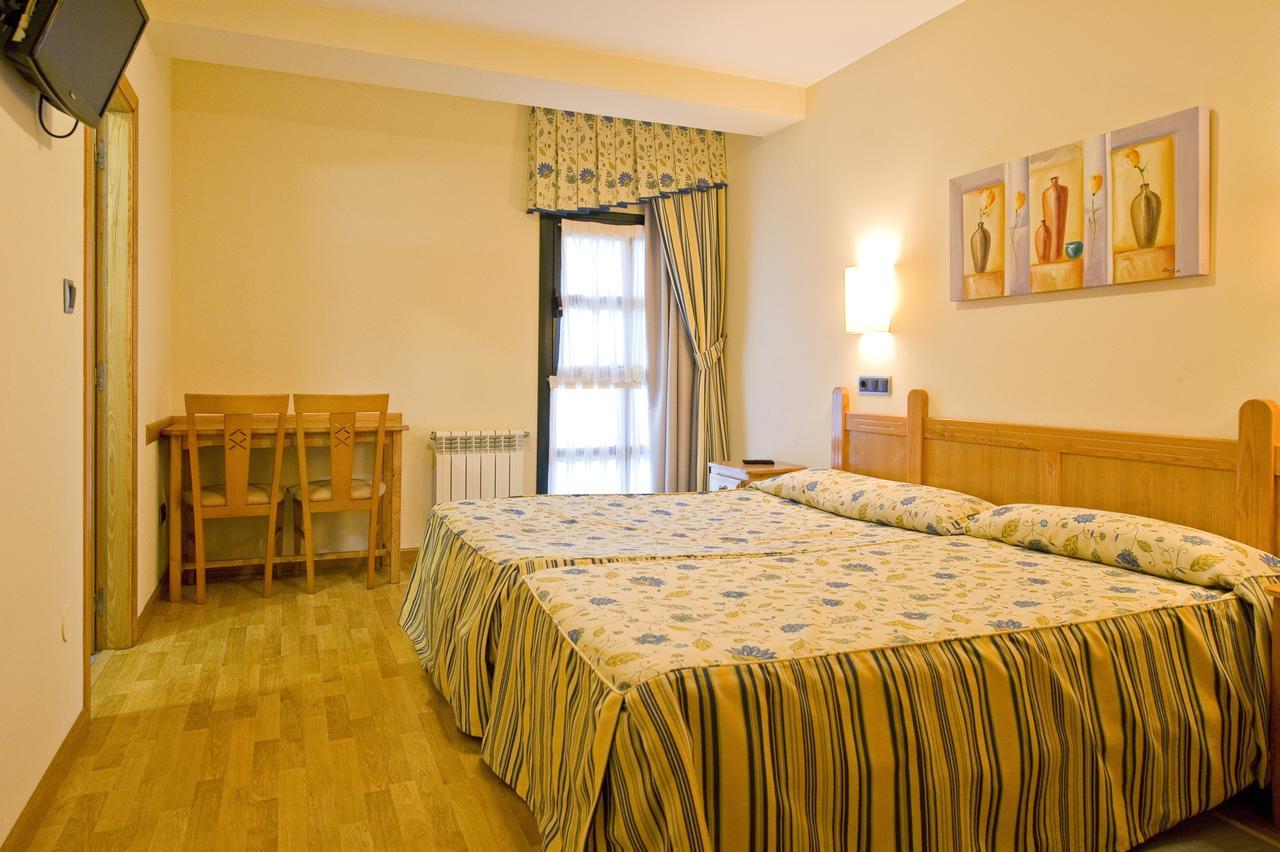 Hotel Restaurante La Casilla Кангас дел Нарсеа Екстериор снимка
